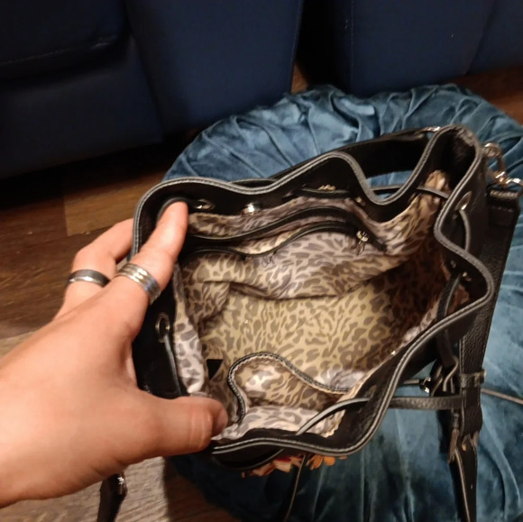 Guess Crossbody Bag And Handbag Black Leather With Pink Flower Embroidered - Picture 7 of 7